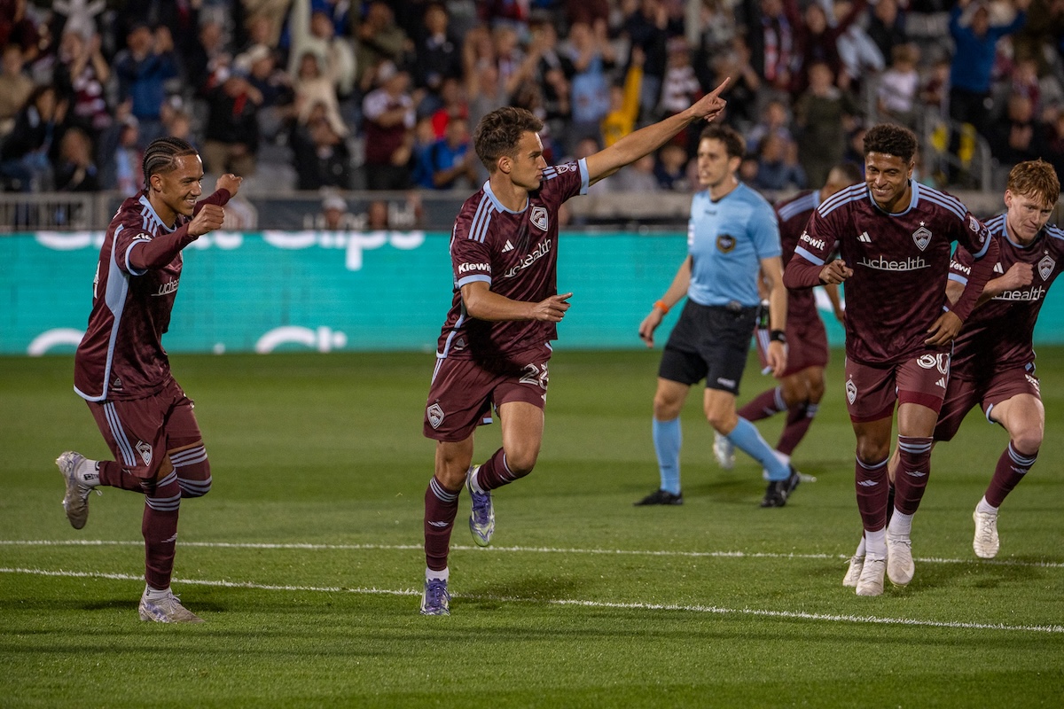 Colorado Rapids debuts Cole Bassett free kick
