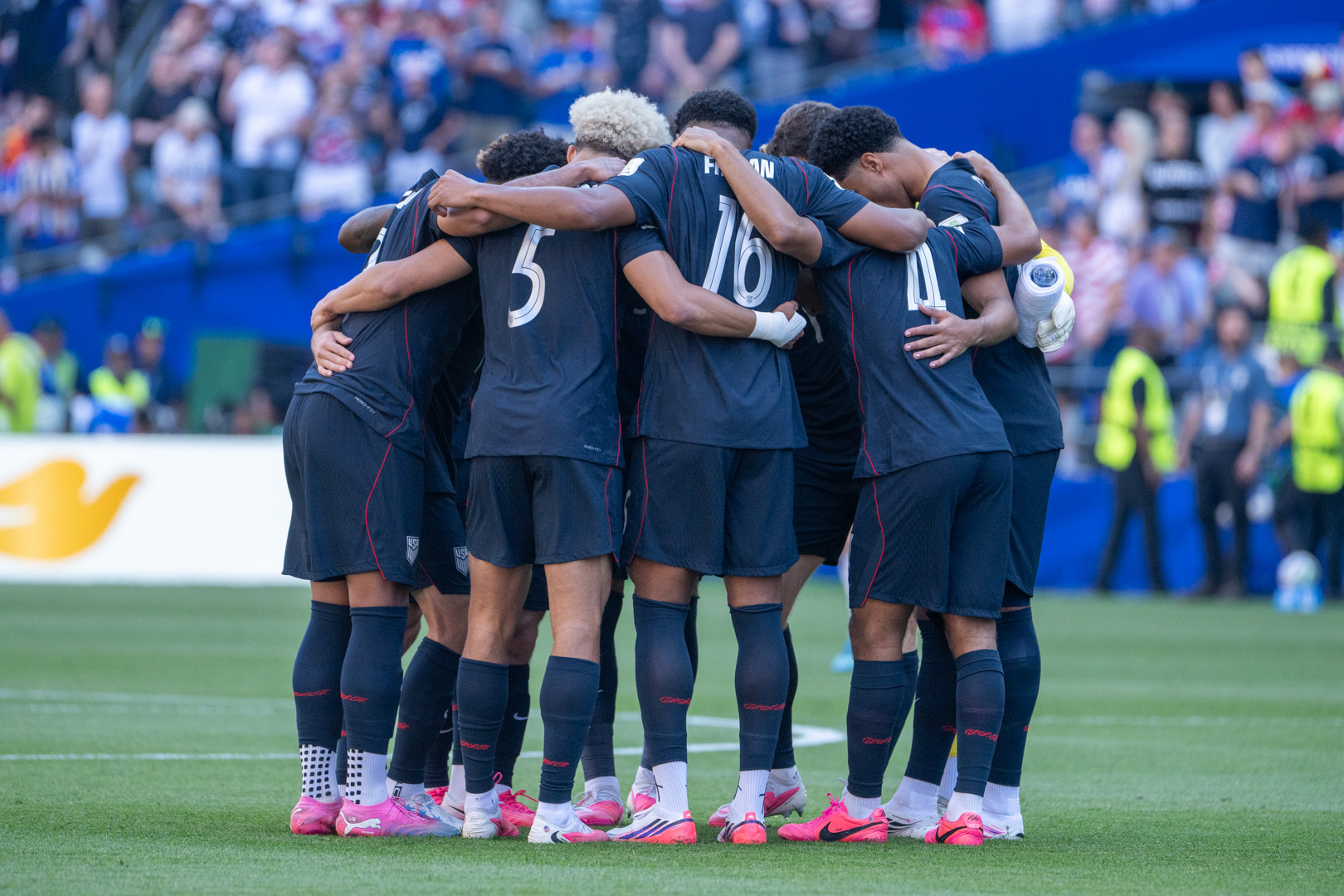 USMNT Huddle